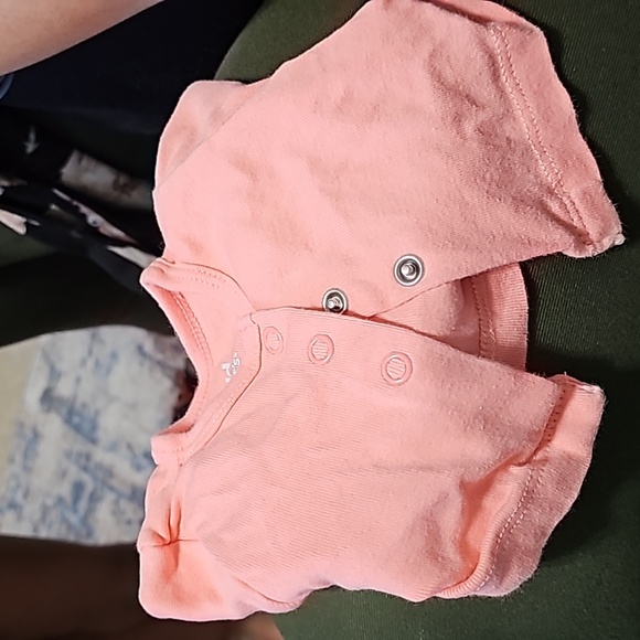 This set of clothes is 0-3 months for a little girl. - Picture 7 of 16
